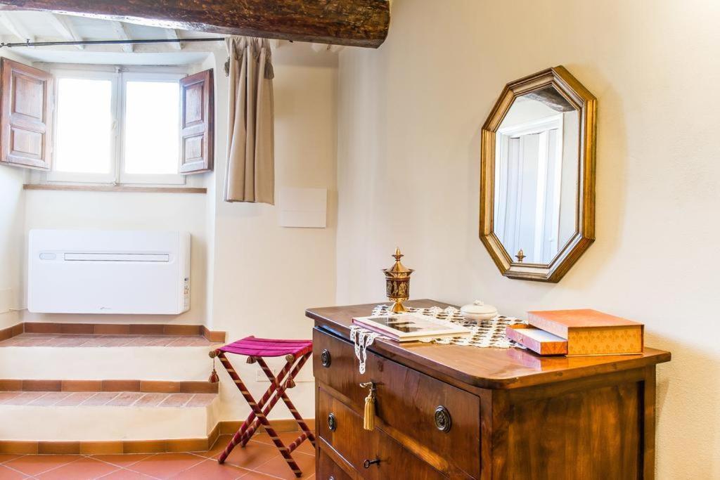 Lyon Apartment Anfiteatro Square, Lucca Exterior photo